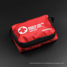 Sparsame Erste-Hilfe-Taschen mit medizinischem Zubehör